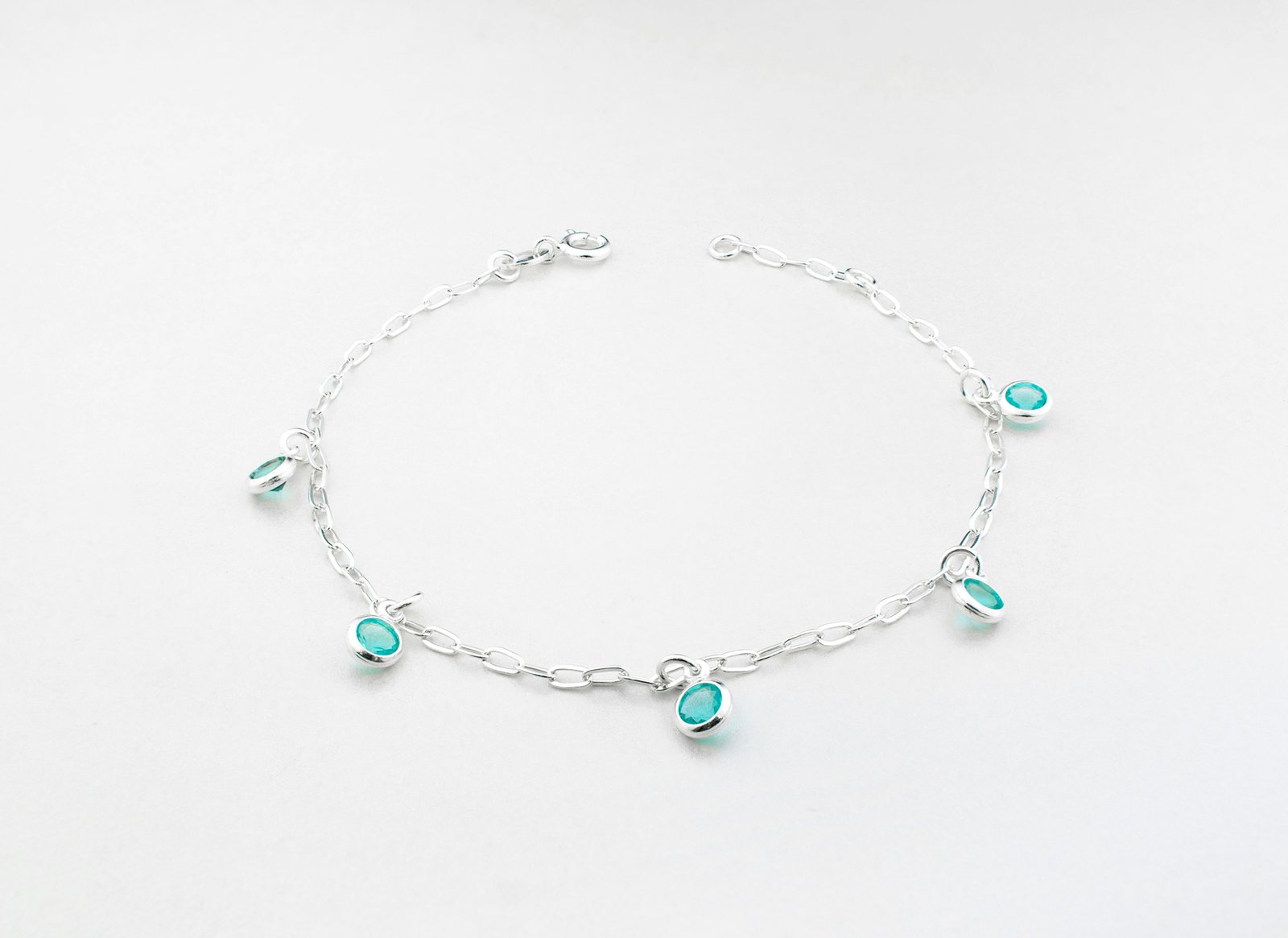 Schmuck wird mit Essig gereinigt