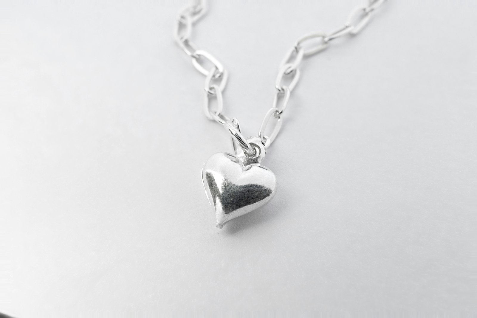 Schmuck wird mit Natron gereinigt
