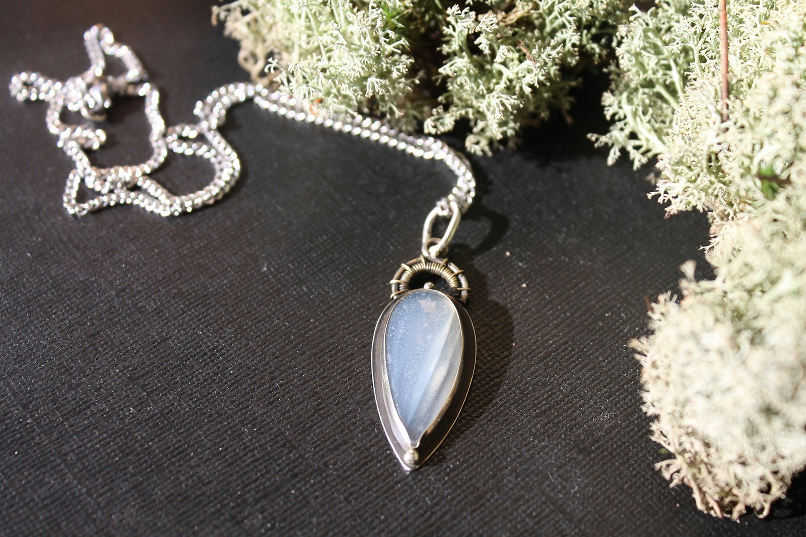 Silberschmuck mit Reinigungstuch
